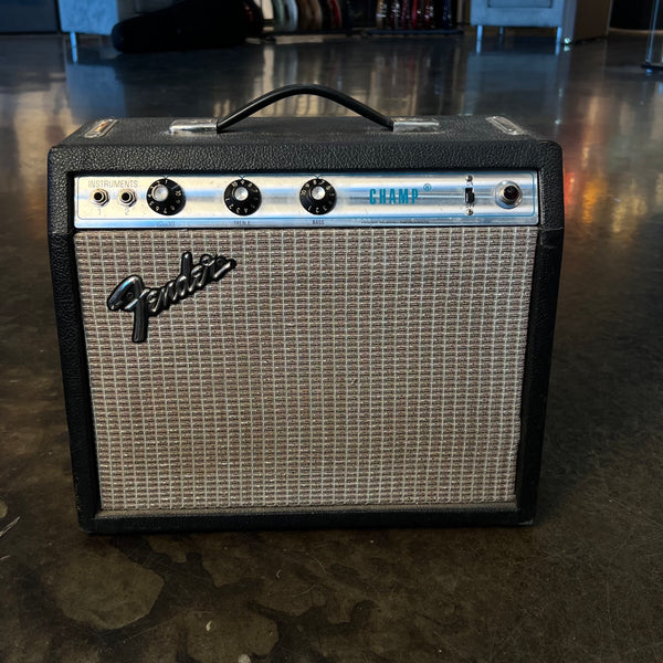 VINTAGE FENDER CHAMP 1977