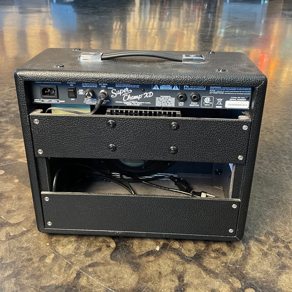 USED FENDER SUPER CHAMP XD