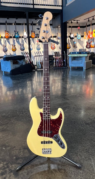 USED FENDER DELUXE ACTIVE JAZZ BASS - VINTAGE WHITE WITH GIGBAG