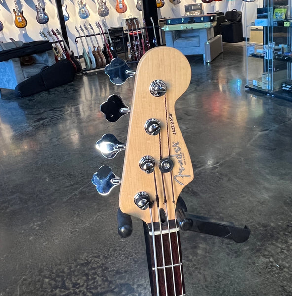 USED FENDER DELUXE ACTIVE JAZZ BASS - VINTAGE WHITE WITH GIGBAG