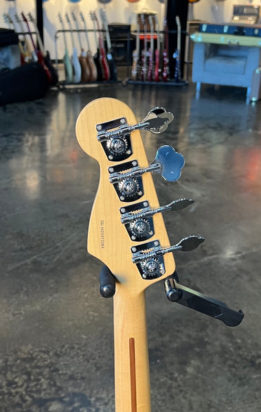 USED FENDER DELUXE ACTIVE JAZZ BASS - VINTAGE WHITE WITH GIGBAG