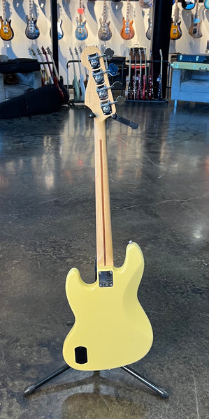 USED FENDER DELUXE ACTIVE JAZZ BASS - VINTAGE WHITE WITH GIGBAG