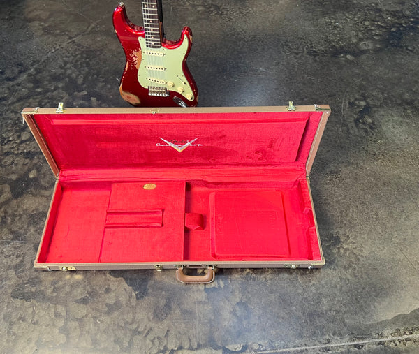 FENDER CUSTOM SHOP NAMM LIMITED 1962 STRATOCASTER HEAVY RELIC -  AGED CANDY APPLE RED