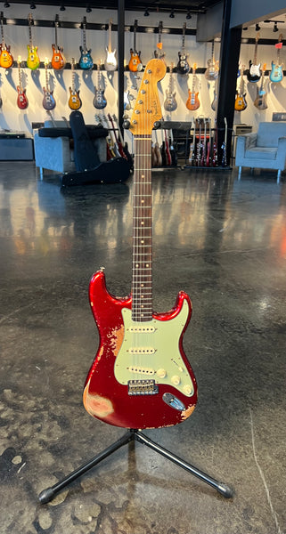FENDER CUSTOM SHOP NAMM LIMITED 1962 STRATOCASTER HEAVY RELIC -  AGED CANDY APPLE RED