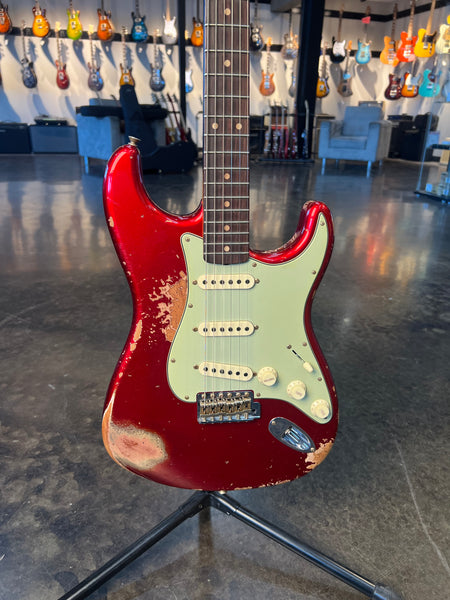 FENDER CUSTOM SHOP NAMM LIMITED 1962 STRATOCASTER HEAVY RELIC -  AGED CANDY APPLE RED