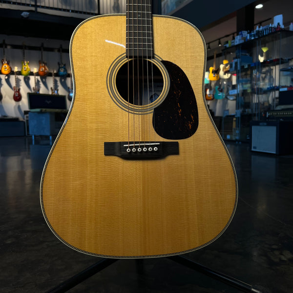 MARTIN D-28 BILLY STRINGS DREADNOUGHT WITH CASE