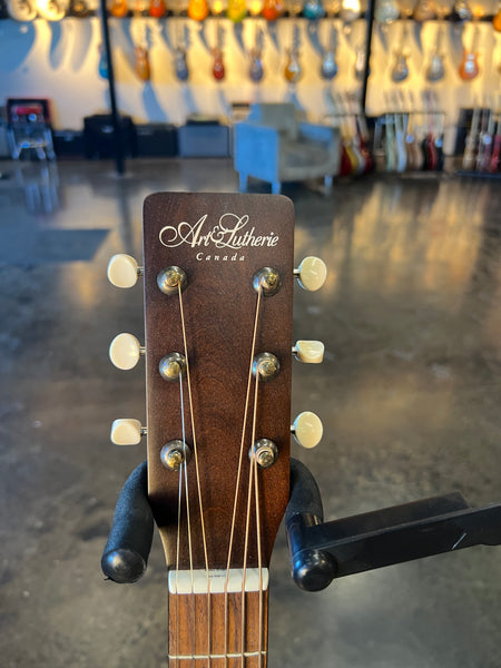 USED ART & LUTHERIE LH LEGACY CW QIT W/TRIC CASE