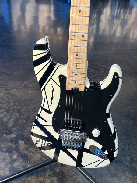 USED EVH STRIPED SERIES WHITE W/PINK FENDER CASE