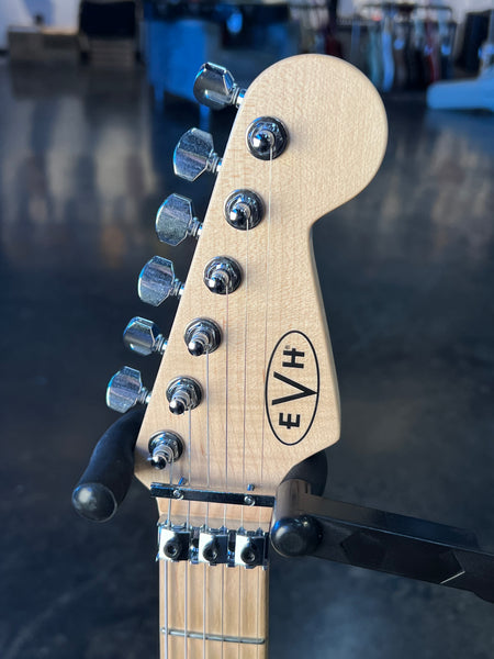 USED EVH STRIPED SERIES WHITE W/PINK FENDER CASE