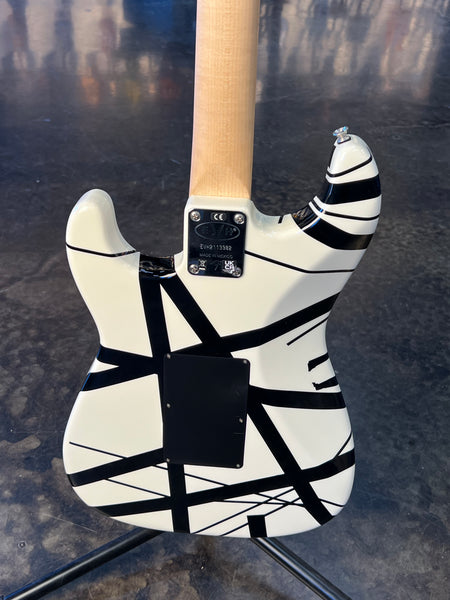 USED EVH STRIPED SERIES WHITE W/PINK FENDER CASE