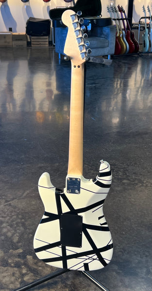 USED EVH STRIPED SERIES WHITE W/PINK FENDER CASE