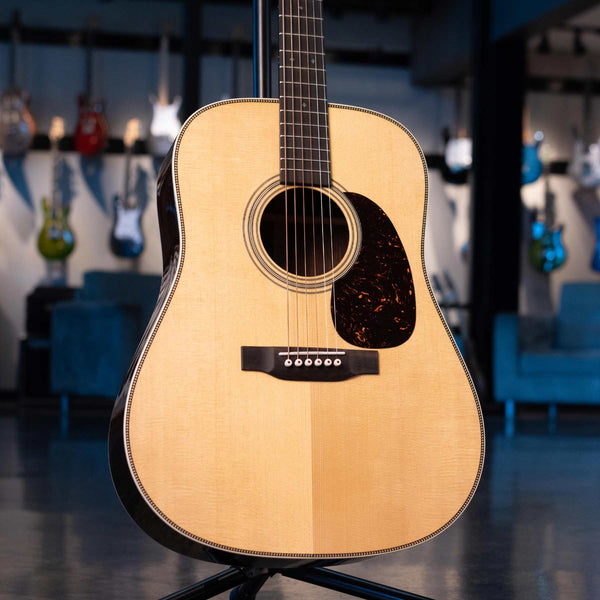 MARTIN HD-28 WITH CASE