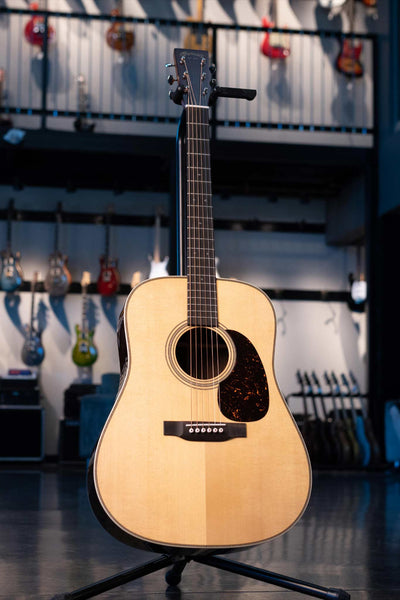 MARTIN HD-28 WITH CASE