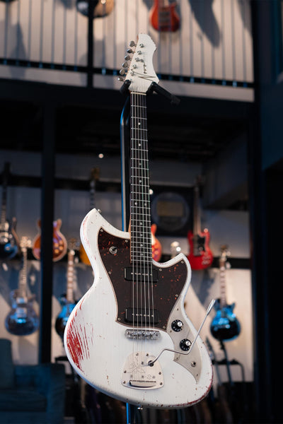 NOVO GUITARS SERUS J - OLYMPIC WHITE OVER CANDY APPLE RED LIMITED EDITION