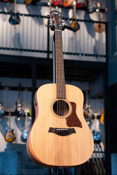 TAYLOR ACADEMY 10E LIMITED FIGURED KOA WITH GIGBAG