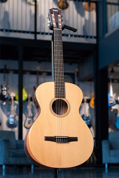 TAYLOR ACADEMY 12E-N LIMITED FIGURED KOA WITH GIGBAG
