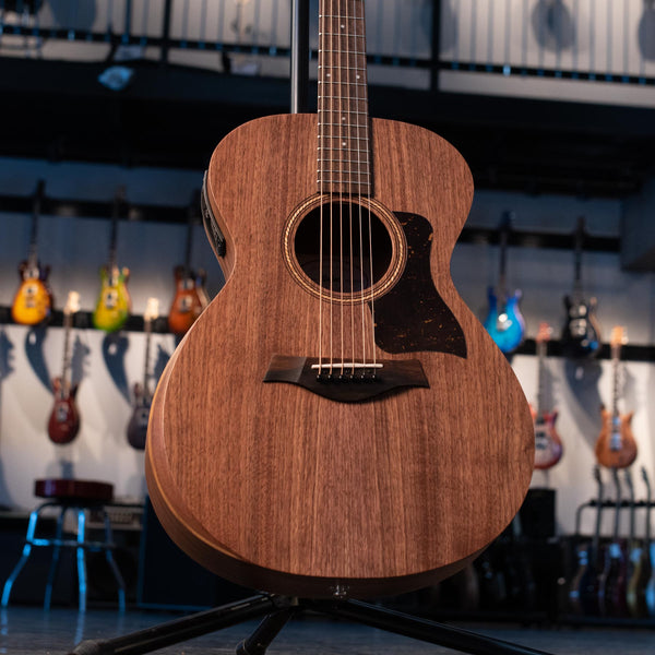 TAYLOR ACADEMY 22E WITH ELECTRONICS AND BAG