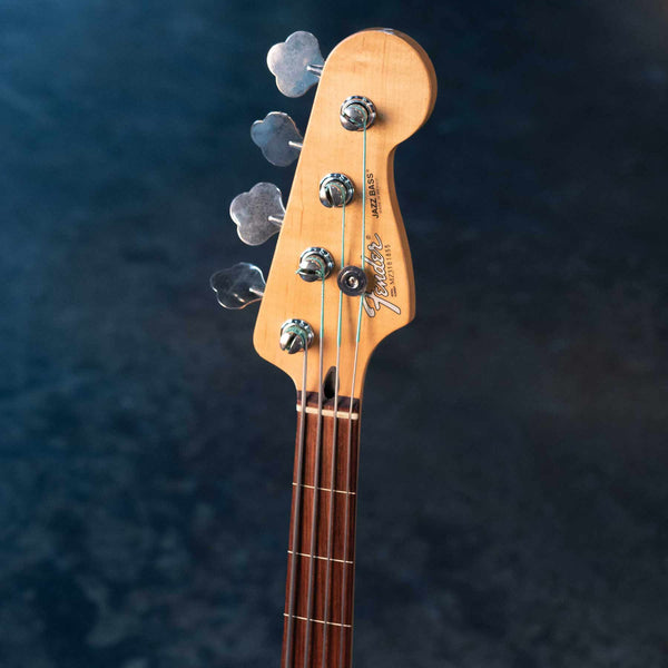 USED FENDER STANDARD FRETLESS JAZZ BASS WITH CASE