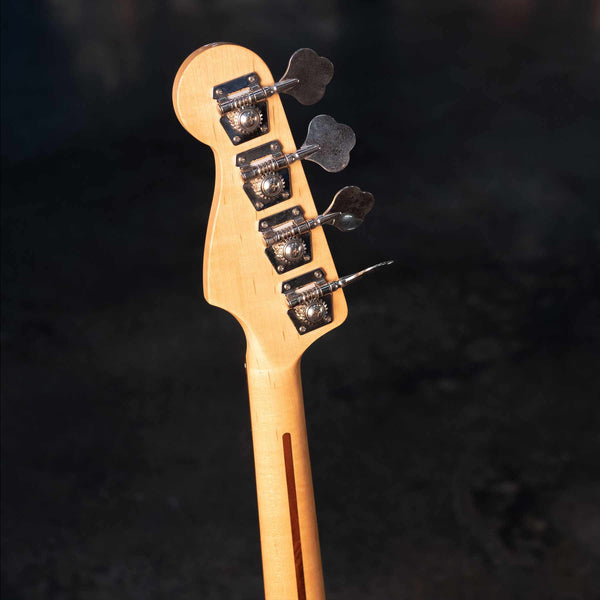 USED FENDER STANDARD FRETLESS JAZZ BASS WITH CASE