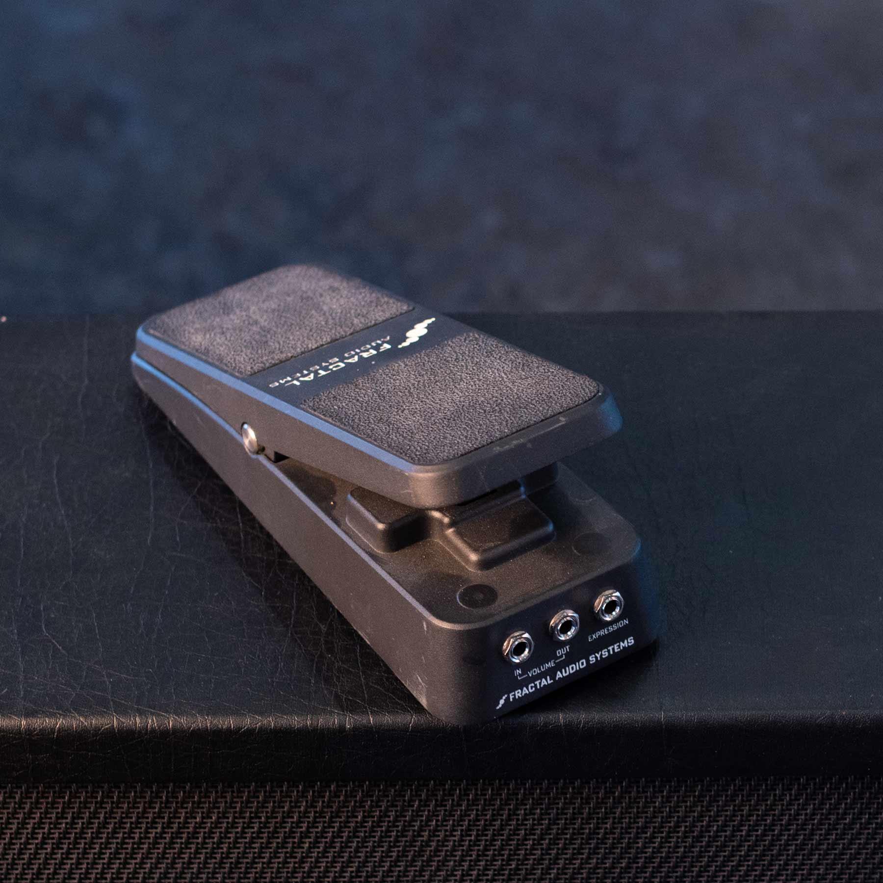 fractal audio expression pedal USED FRACTAL AUDIO AXE FX III WITH FC12 CONTROLLER, VOLUME/EXP PEDAL AND  GATOR RACK