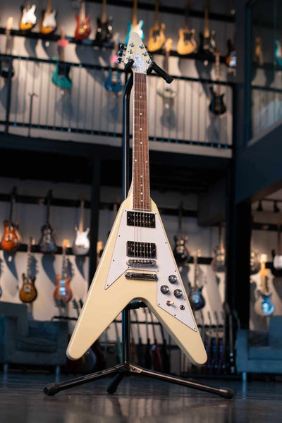 USED GIBSON 70S FLYING V - CLASSIC WHITE WITH CASE