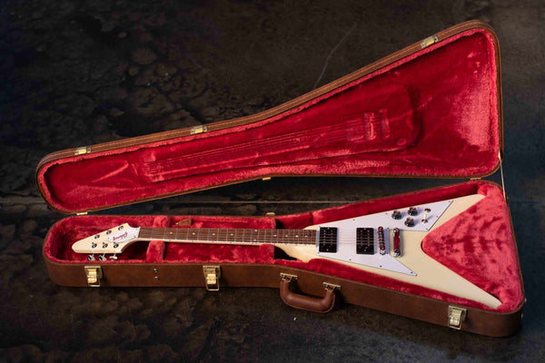 USED GIBSON 70S FLYING V - CLASSIC WHITE WITH CASE