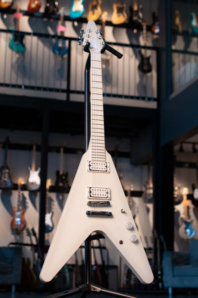 USED GIBSON BRENDON SMALL SNOW FALCON FLYING V - SNOW BURST WITH CASE