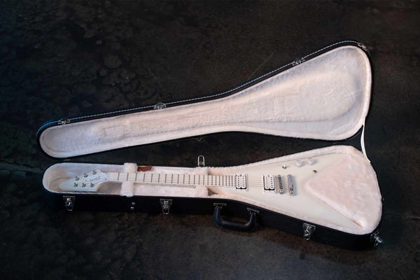 USED GIBSON BRENDON SMALL SNOW FALCON FLYING V - SNOW BURST WITH CASE