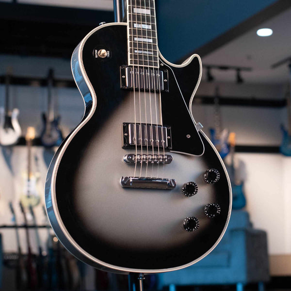 USED GIBSON CUSTOM SHOP LES PAUL CUSTOM - SILVERBURST WITH CASE 2007