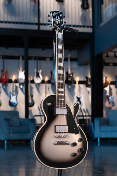 USED GIBSON CUSTOM SHOP LES PAUL CUSTOM - SILVERBURST WITH CASE 2007