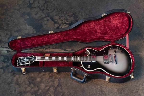 USED GIBSON CUSTOM SHOP LES PAUL CUSTOM - SILVERBURST WITH CASE 2007