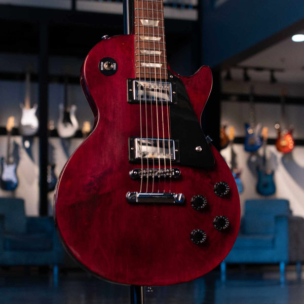 USED GIBSON LES PAUL STUDIO 2008 - WINE RED WITH CASE