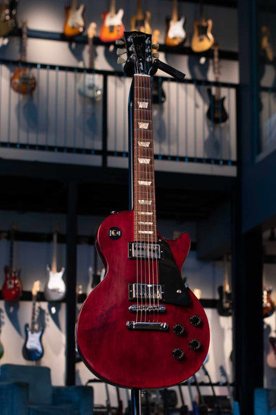 USED GIBSON LES PAUL STUDIO 2008 - WINE RED WITH CASE