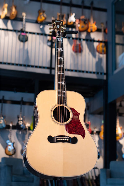USED GIBSON SONGWRITER DELUXE 2008 WITH CASE