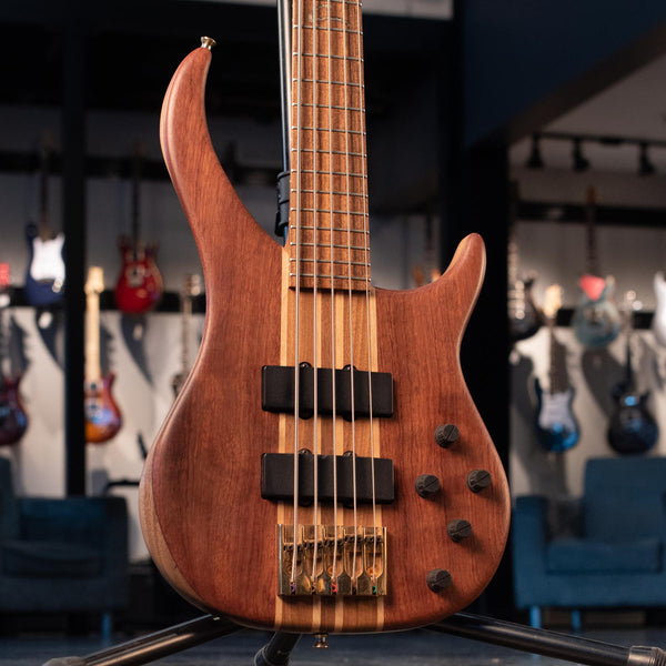 USED PEAVEY CIRRUS 5 W/CASE