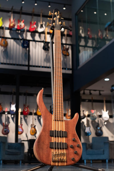 USED PEAVEY CIRRUS 5 W/CASE