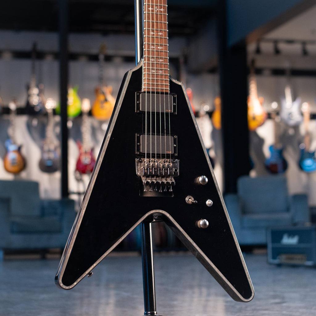 USED SCHECTER DIAMOND SERIES HELLRAISER V - BLACK | Stang Guitars