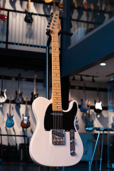 USED SUHR CLASSIC T, TRANS WHITE, SWAMP ASH, MAPLE FINGERBOARD SSCII WITH BAG