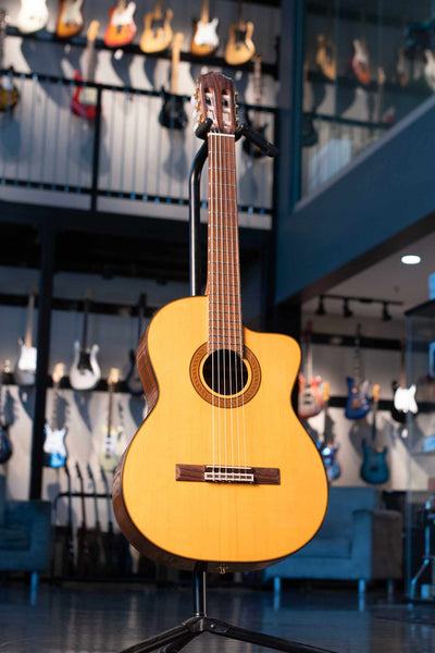 USED TAKAMINE GC5CE-NATURAL W/CASE