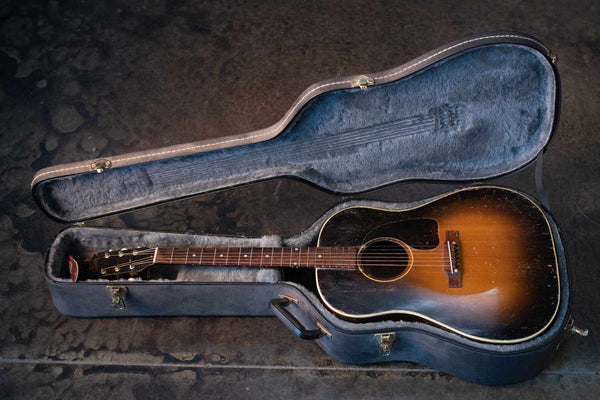 VINTAGE GIBSON J-45 1952 WITH CASE