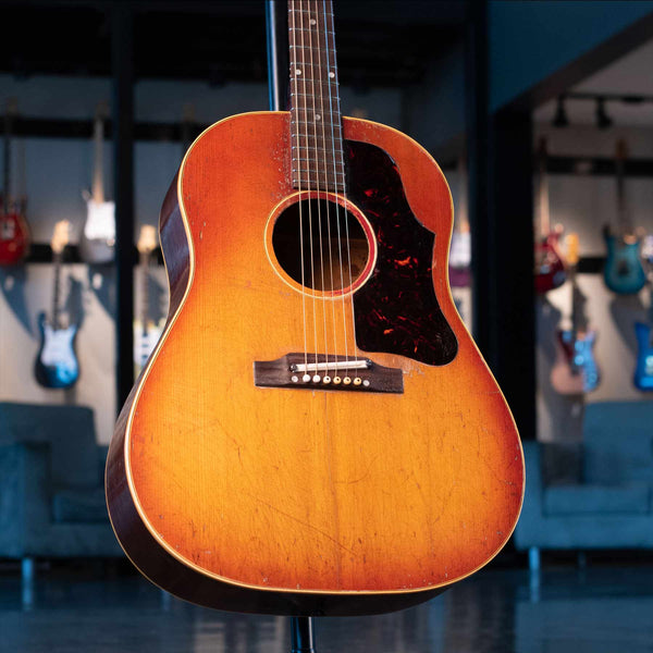 VINTAGE GIBSON J-45 1961 W/NON ORIGINAL CASE