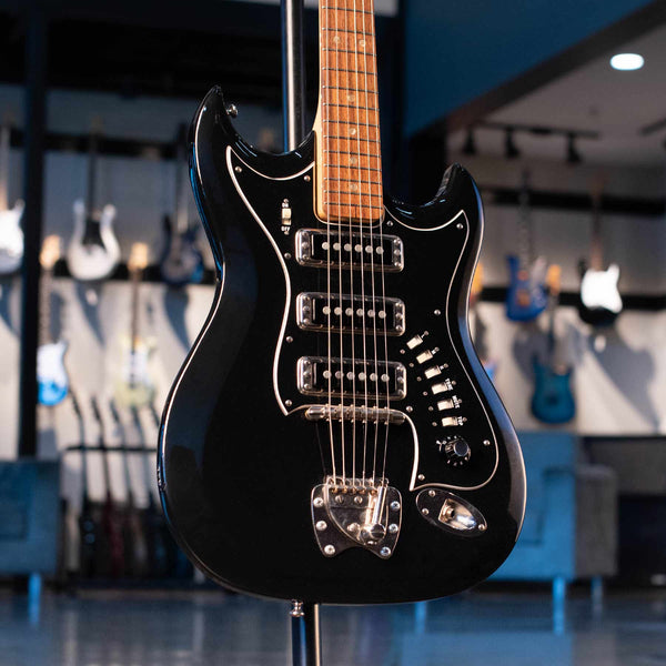VINTAGE HAGSTROM III - 1965  BLACK WITH CASE