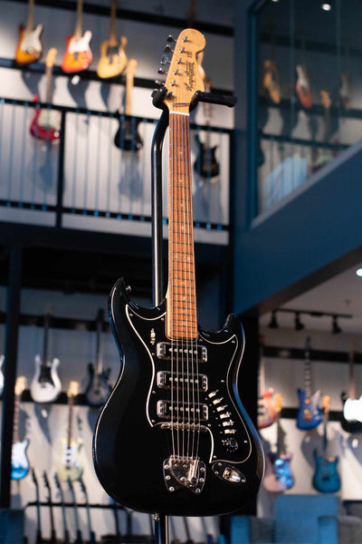 VINTAGE HAGSTROM III - 1965  BLACK WITH CASE