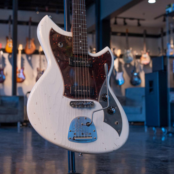USED NOVO GUITARS SERUS J - OLYMPIC WHITE