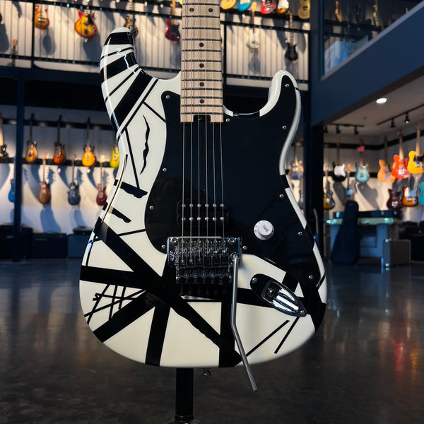 USED EVH STRIPED SERIES WHITE W/PINK FENDER CASE